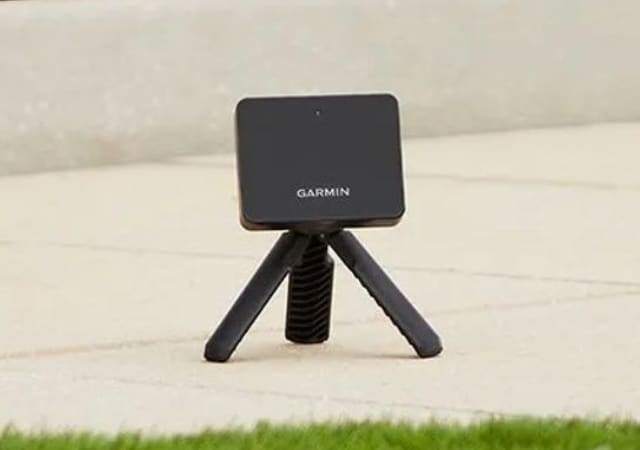 Garmin Approach R10 launch monitor on pavement