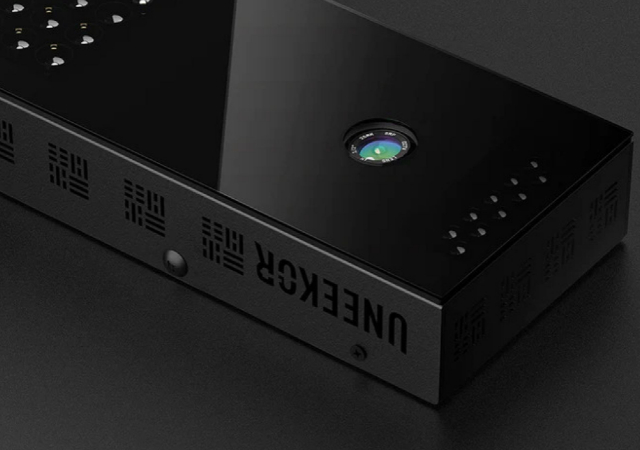 Uneekor EYE XO Launch Monitor's built-in camera upclose